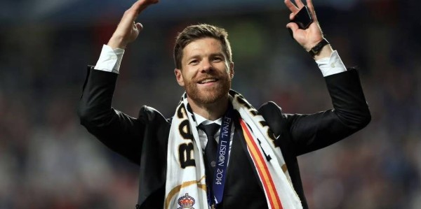 超穆帅赶瓜帅！阿隆索豪门处子赛季：率皇马赢得三冠王+西超杯